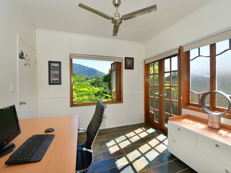 8 Ben Bolt Close, Redlynch QLD 4870