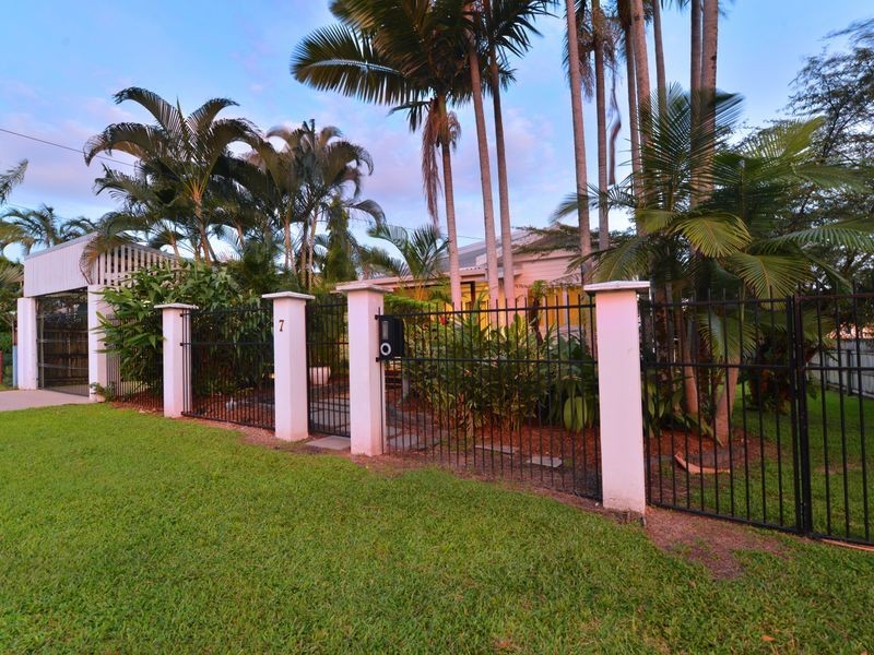 7 Hudson Street, Whitfield QLD 4870