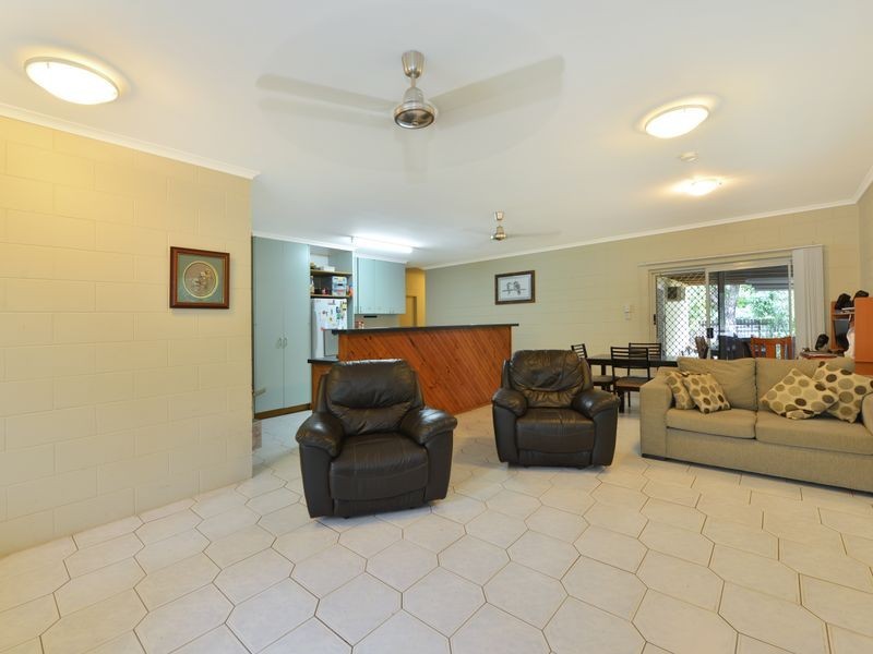38 Satinash Close, Redlynch QLD 4870