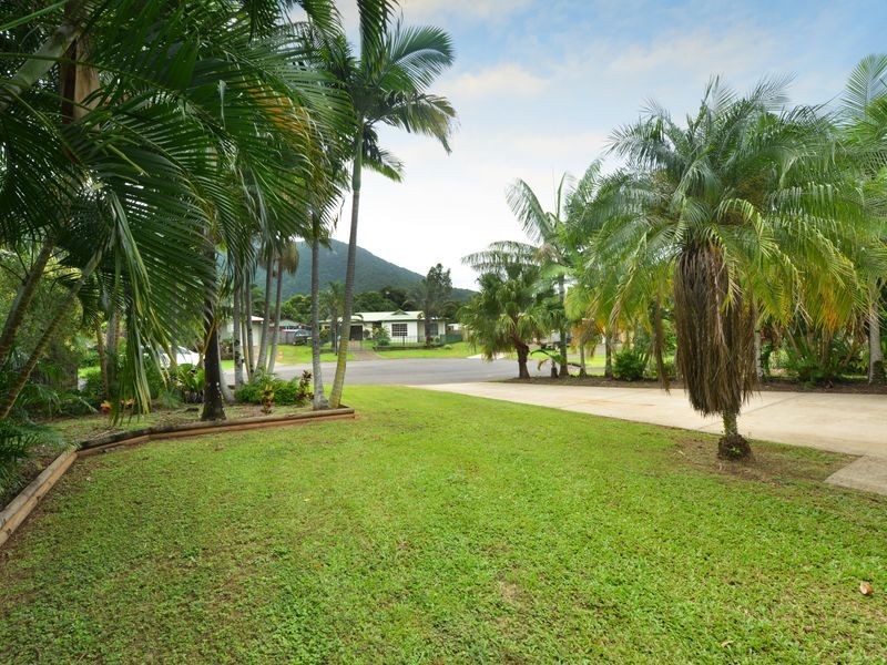 38 Satinash Close, Redlynch QLD 4870
