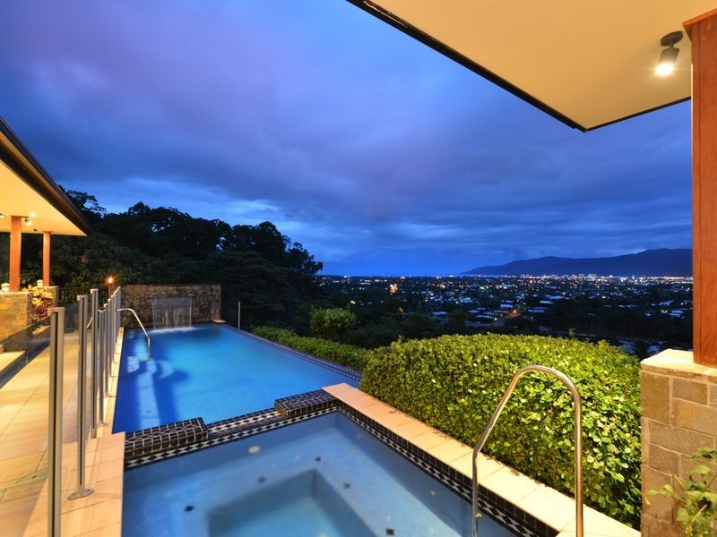 9 Solomon Place, Mooroobool QLD 4870