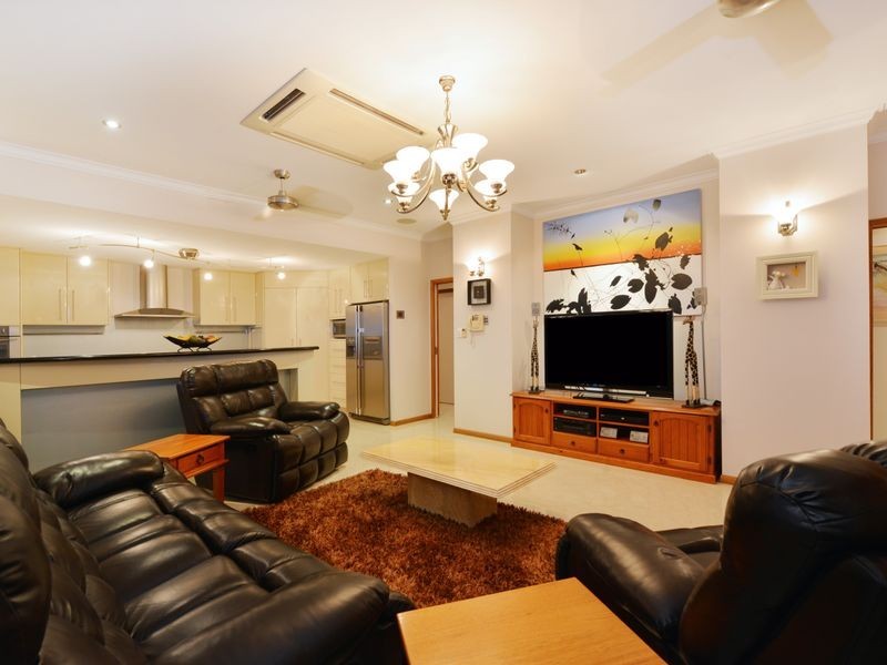 9 Solomon Place, Mooroobool QLD 4870