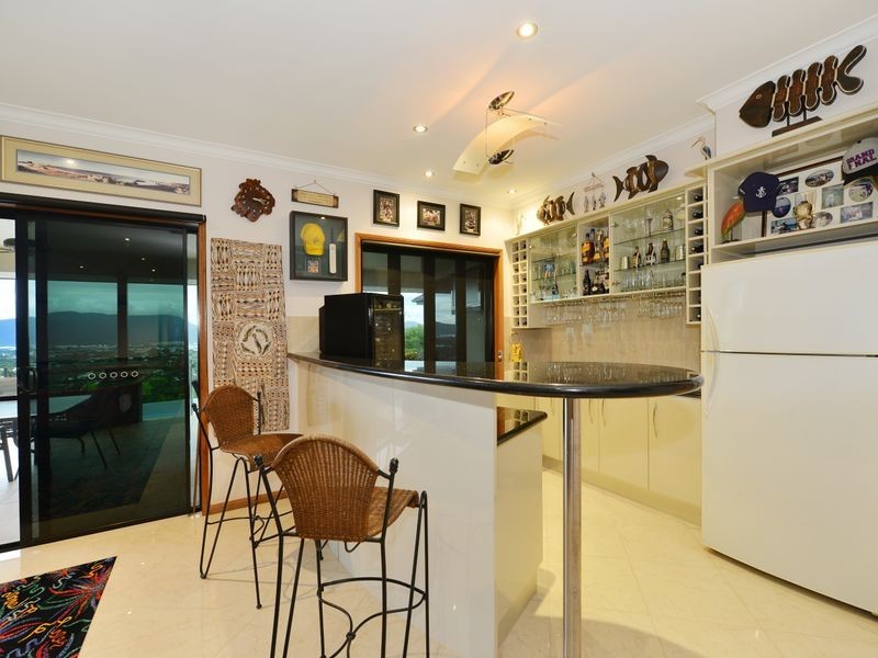 9 Solomon Place, Mooroobool QLD 4870