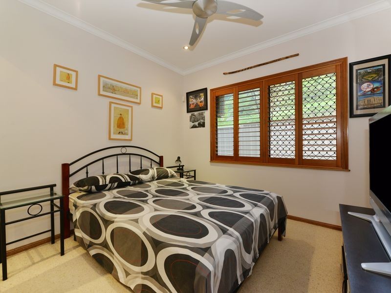 9 Solomon Place, Mooroobool QLD 4870