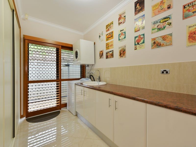 9 Solomon Place, Mooroobool QLD 4870