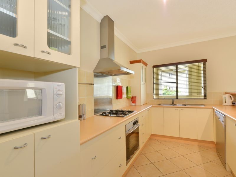 404/2 Greenslopes Street, Cairns North QLD 4870