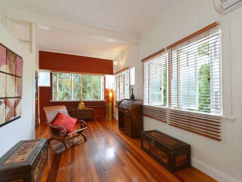 233 Woodward Street, Whitfield QLD 4870