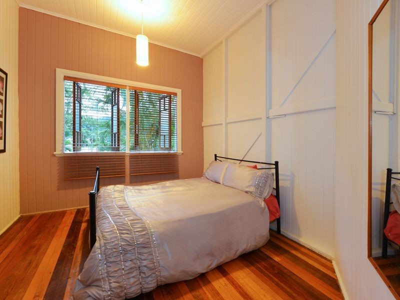 233 Woodward Street, Whitfield QLD 4870