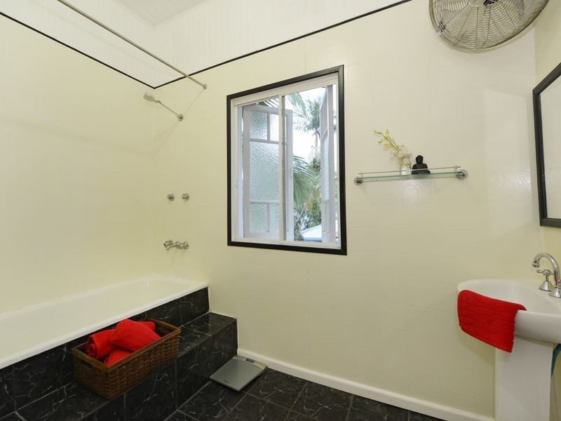 233 Woodward Street, Whitfield QLD 4870