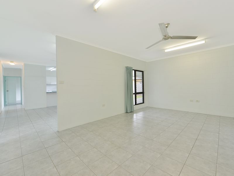 16 Grimes Close, Kanimbla QLD 4870