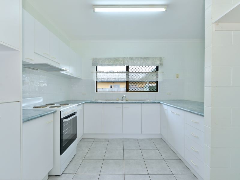 16 Grimes Close, Kanimbla QLD 4870