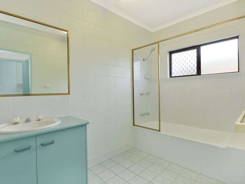 16 Grimes Close, Kanimbla QLD 4870