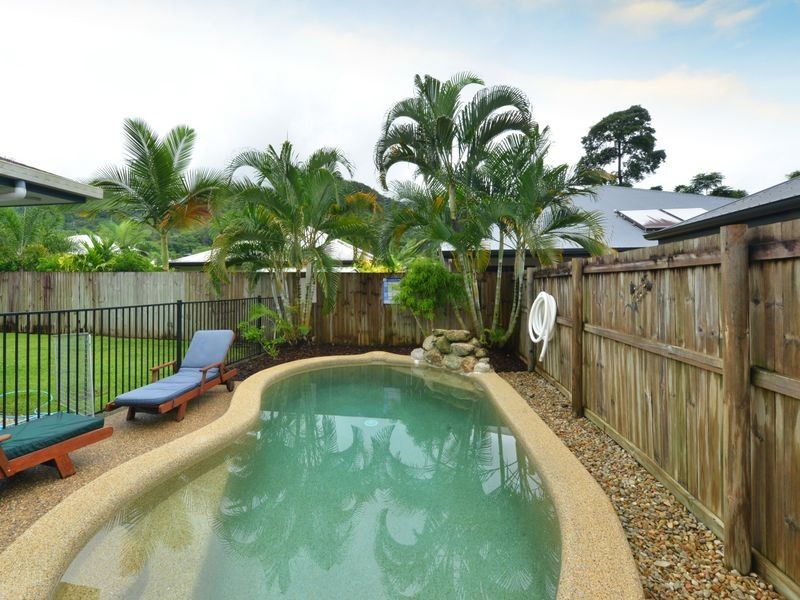 9 Stringer Close, Redlynch QLD 4870