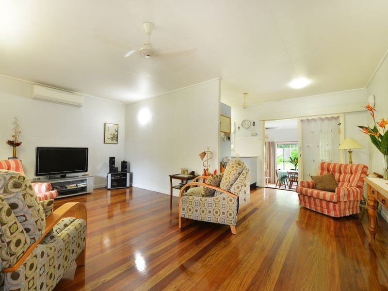 128 Upper Richardson Street, Whitfield QLD 4870