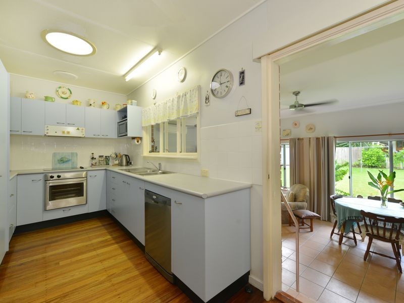 128 Upper Richardson Street, Whitfield QLD 4870