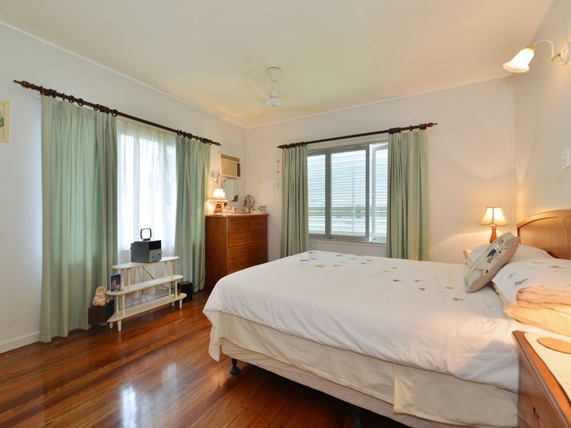 128 Upper Richardson Street, Whitfield QLD 4870