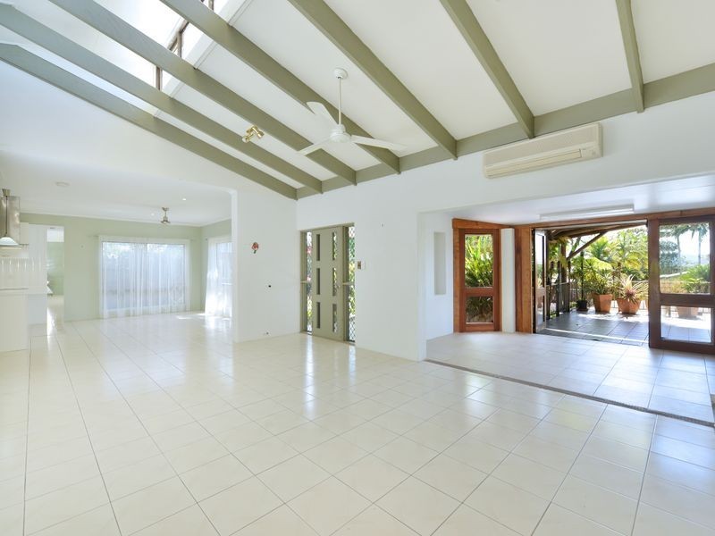 9 Travolta Close, White Rock QLD 4868