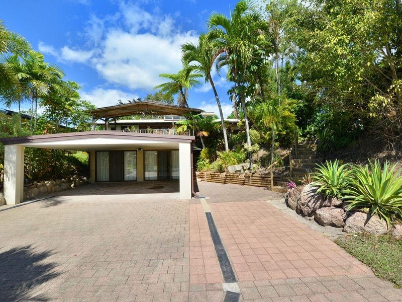 9 Travolta Close, White Rock QLD 4868