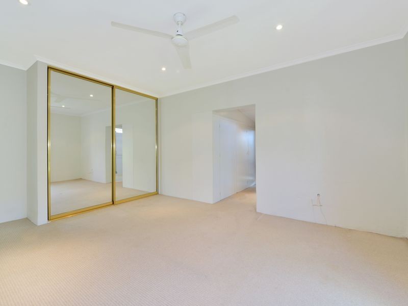 9 Travolta Close, White Rock QLD 4868