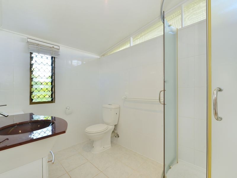 9 Travolta Close, White Rock QLD 4868