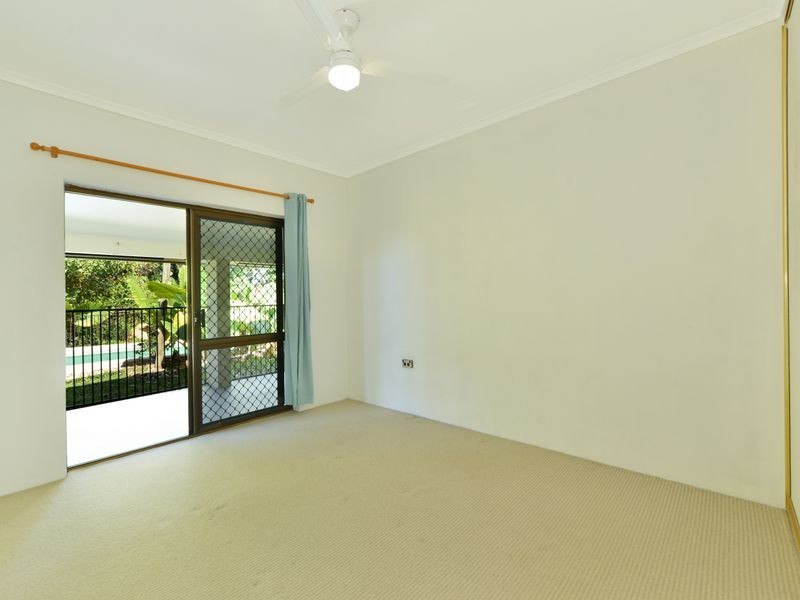 9 Travolta Close, White Rock QLD 4868