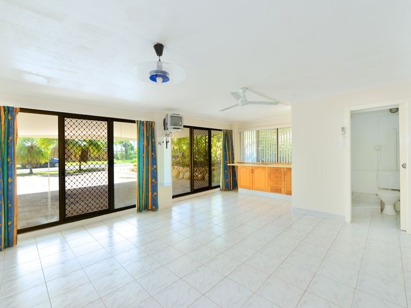 9 Travolta Close, White Rock QLD 4868