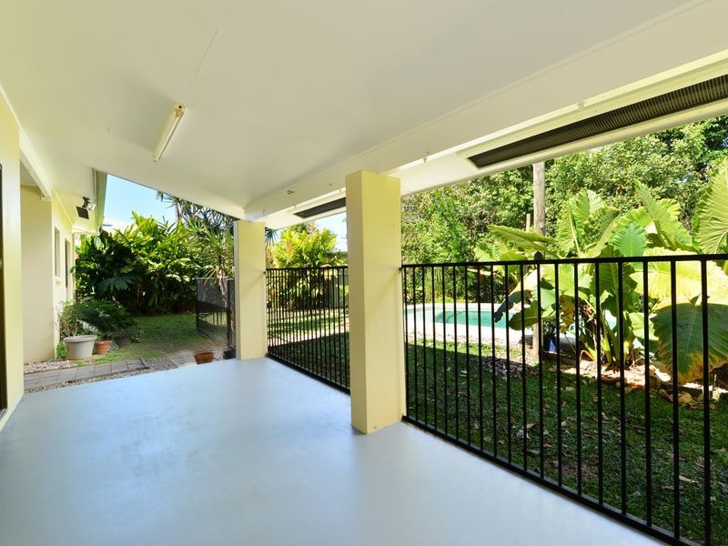 9 Travolta Close, White Rock QLD 4868