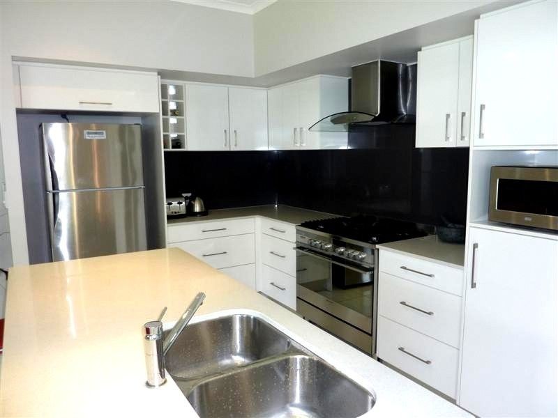 1 Daykin Close, Redlynch QLD 4870