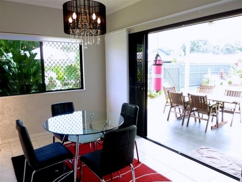 1 Daykin Close, Redlynch QLD 4870