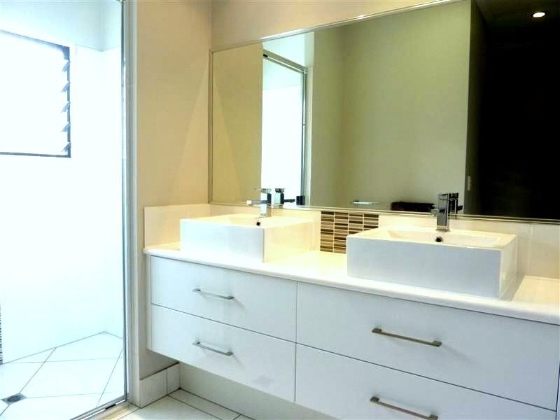 1 Daykin Close, Redlynch QLD 4870