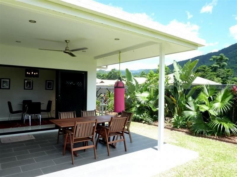 1 Daykin Close, Redlynch QLD 4870