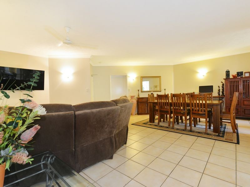 1006/2 Greenslopes Street, Cairns North QLD 4870