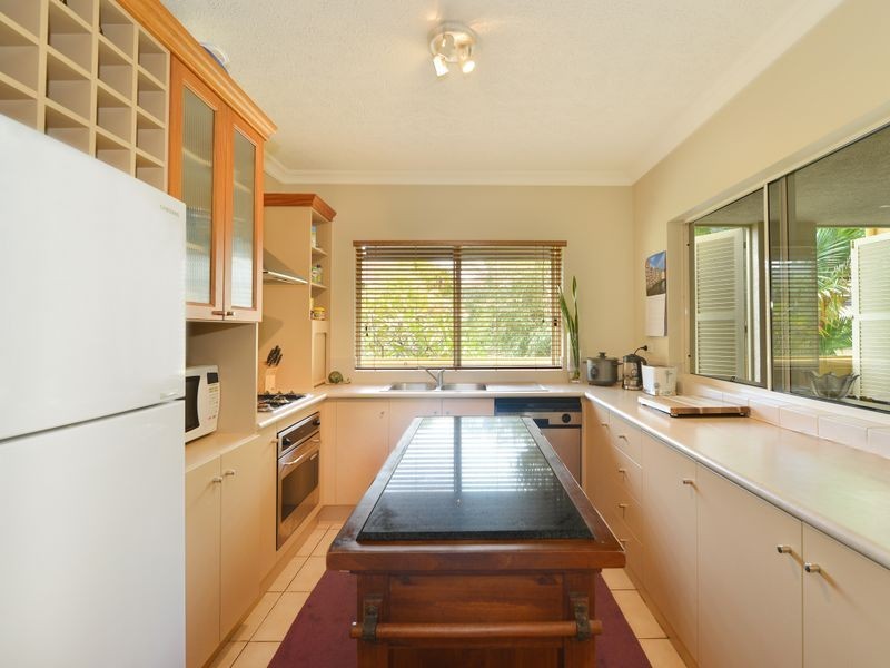 1006/2 Greenslopes Street, Cairns North QLD 4870