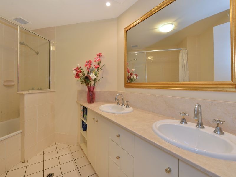 1006/2 Greenslopes Street, Cairns North QLD 4870