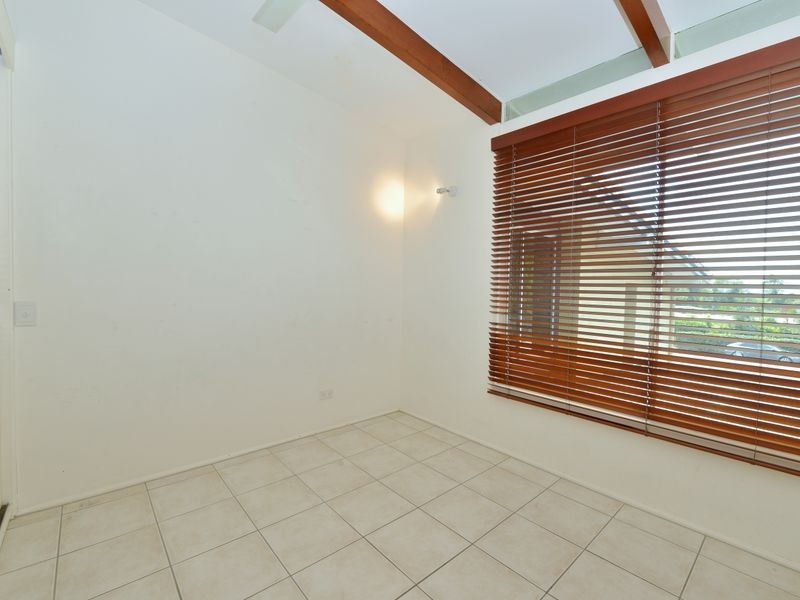 168 Hillview Crescent, Whitfield QLD 4870