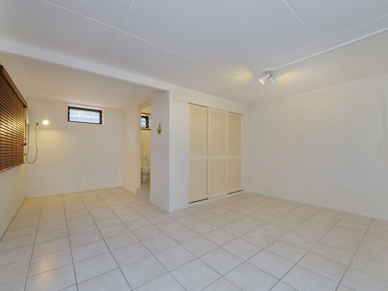 168 Hillview Crescent, Whitfield QLD 4870