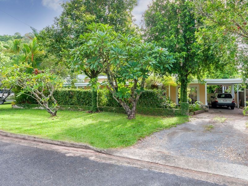 6 Avon Street, Stratford QLD 4870