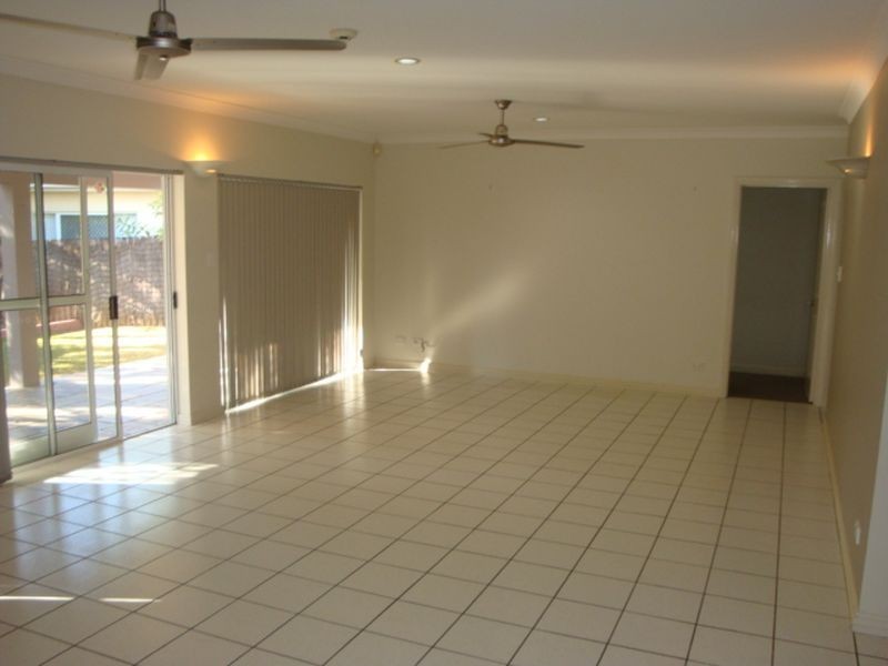 5 Molloy Close, Smithfield QLD 4878