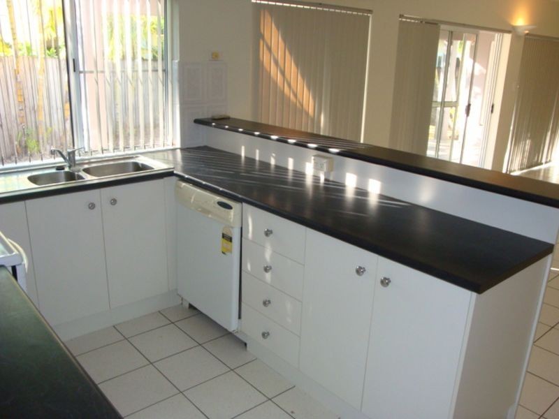 5 Molloy Close, Smithfield QLD 4878