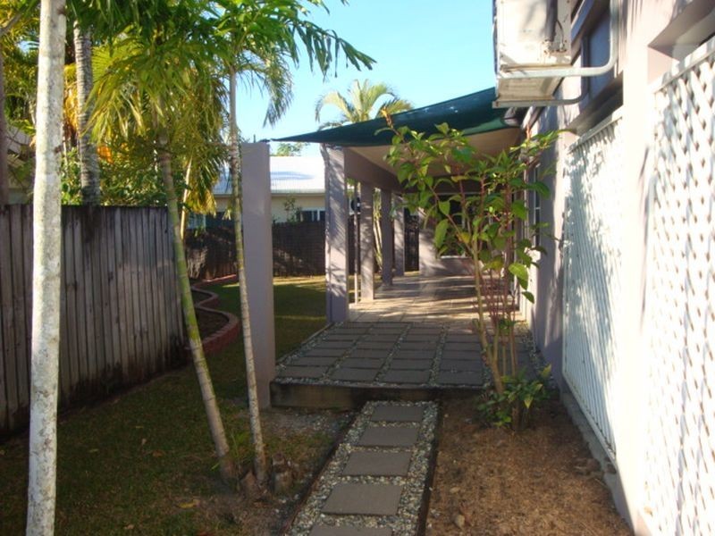 5 Molloy Close, Smithfield QLD 4878