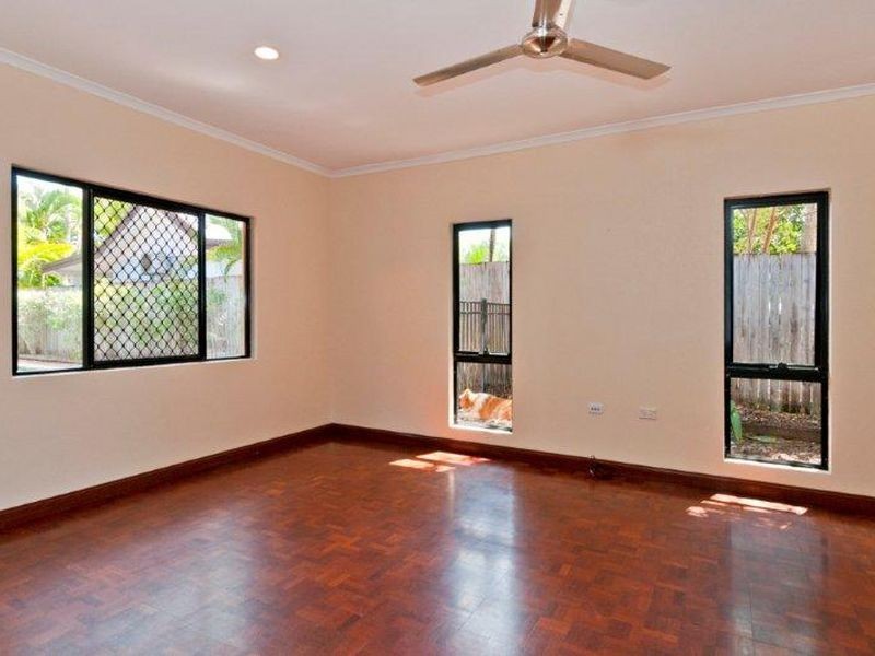 6 Carolyn Close, Yorkeys Knob QLD 4878