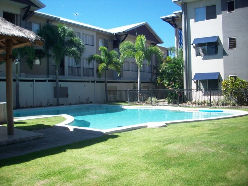 102/2-4 Centenary Close, Manoora QLD 4870