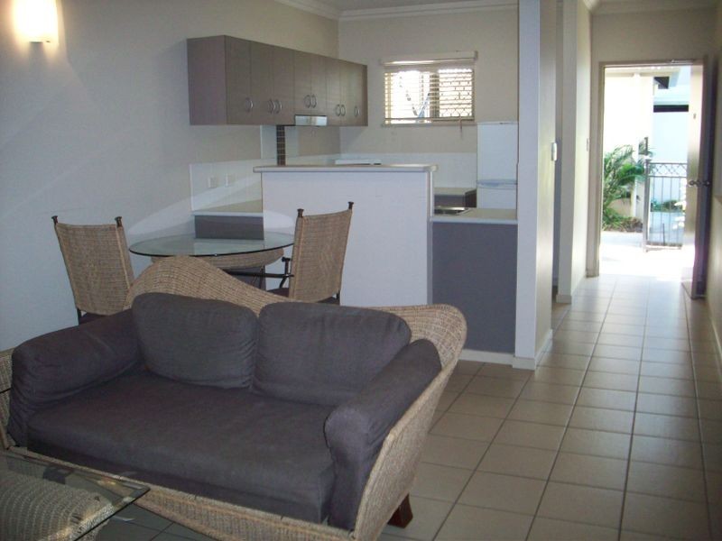 102/2-4 Centenary Close, Manoora QLD 4870