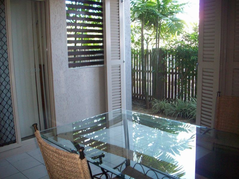 102/2-4 Centenary Close, Manoora QLD 4870