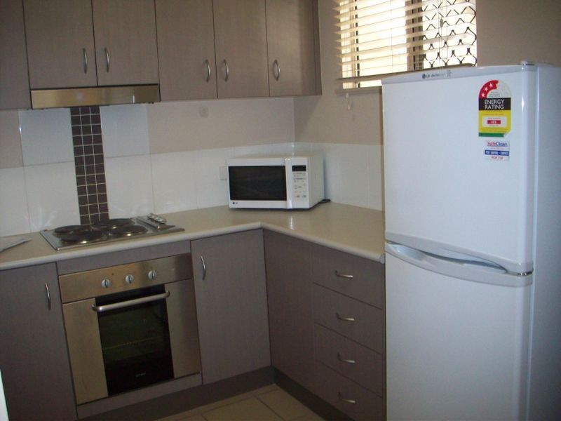102/2-4 Centenary Close, Manoora QLD 4870