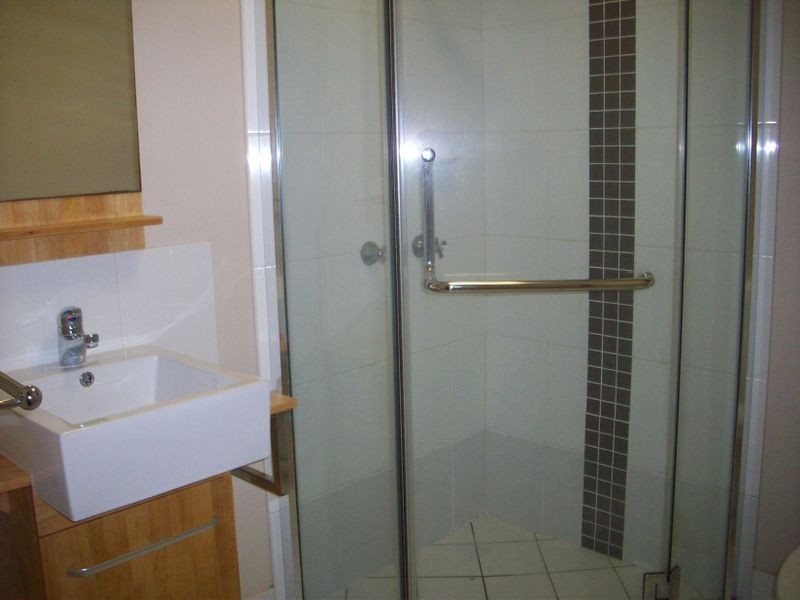 102/2-4 Centenary Close, Manoora QLD 4870