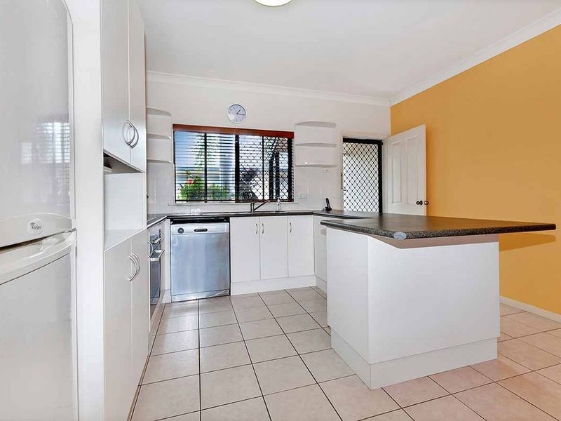 4/190 Irene Street, Mooroobool QLD 4870