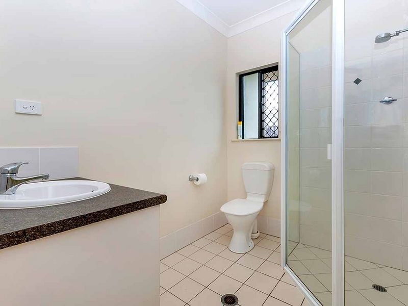 4/190 Irene Street, Mooroobool QLD 4870