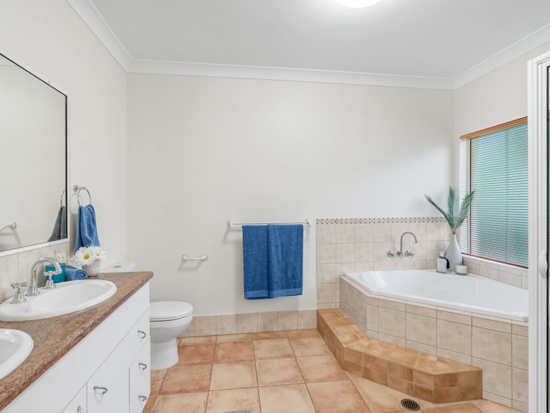 20 Chapel Close, Brinsmead QLD 4870