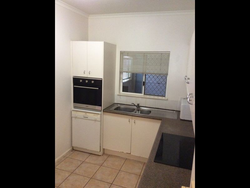 2/34 Lily Street, Cairns North QLD 4870